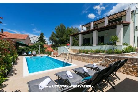 Villa Marina + pool Rogoznica Chorvátsko